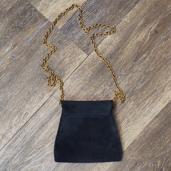 Vintage Black Crossbody Bag with Gold Chain - Picture 4 of 13